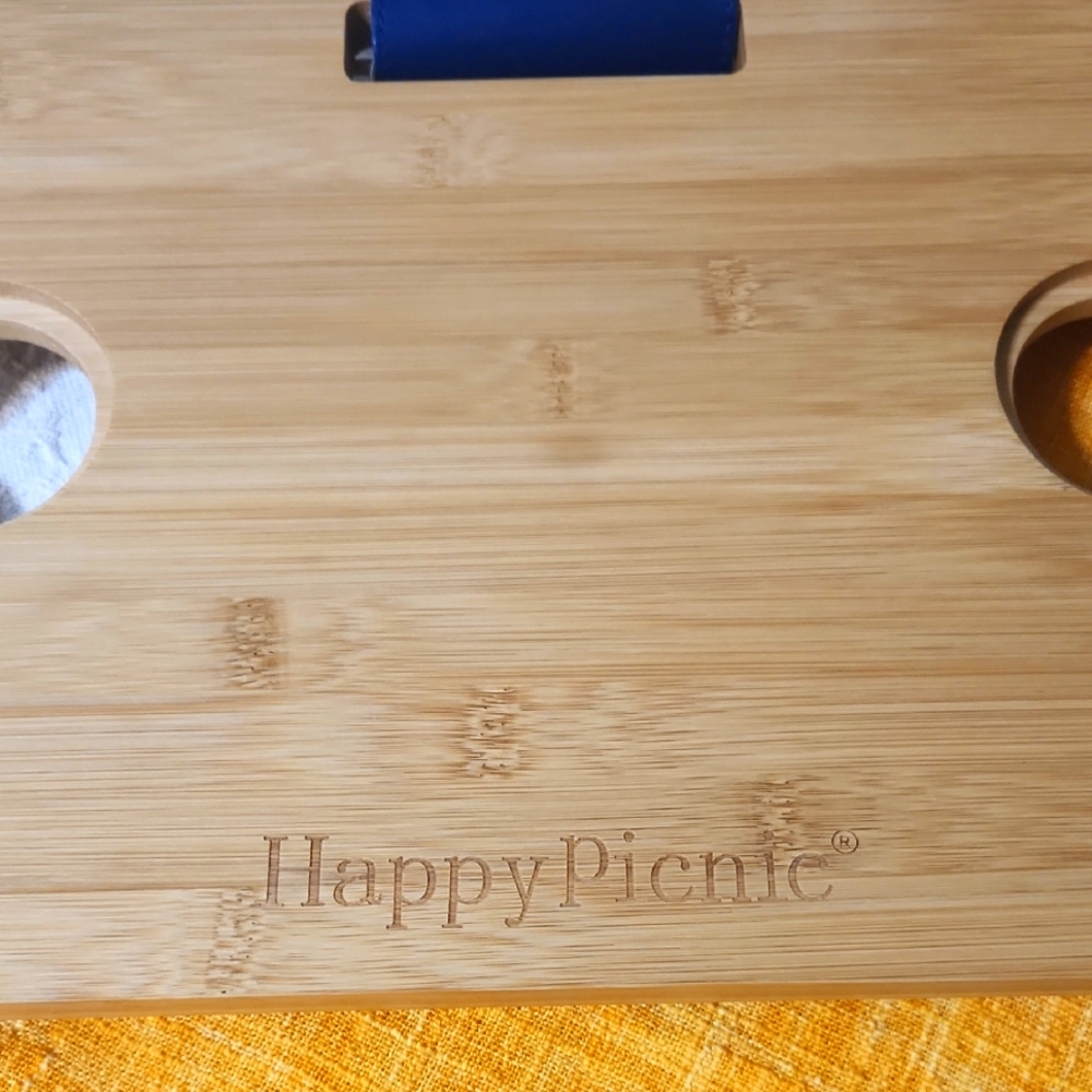 HAPPY PICNIC bamboo table.